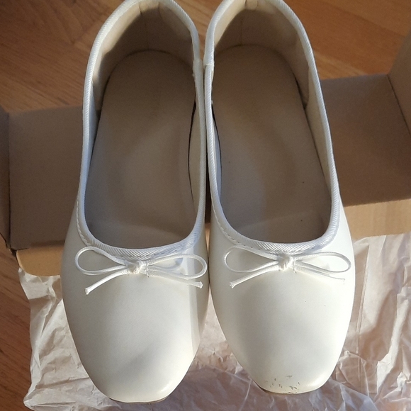 Sz 7 White Ballet Flats with Bow - Picture 4 of 6